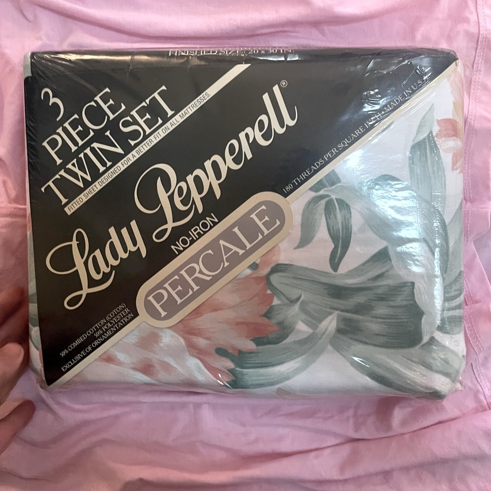 Vintage Lady Pepperell no iron Percale 3 piece twin set- floral. NEW.. 10167F90